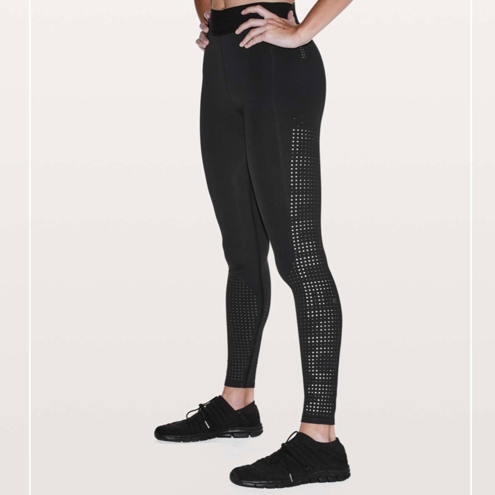 Lululemon Ride & Reflect Tight 28" *lululemon X SoulCycle
Black size 4